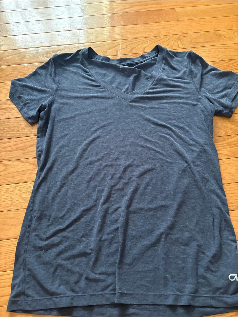 GAP Women's V-Neck Tee - Dark Blue - Picture 3 of 6